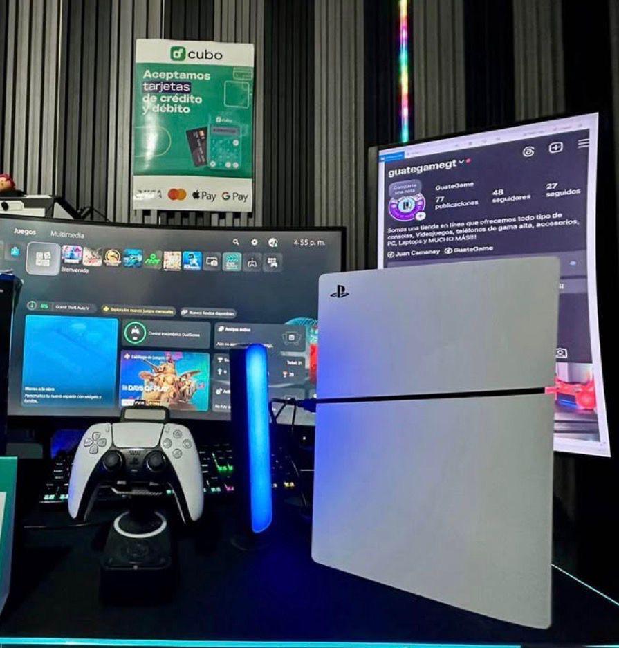 Setup gamer de GuateGame con PlayStation y pantallas